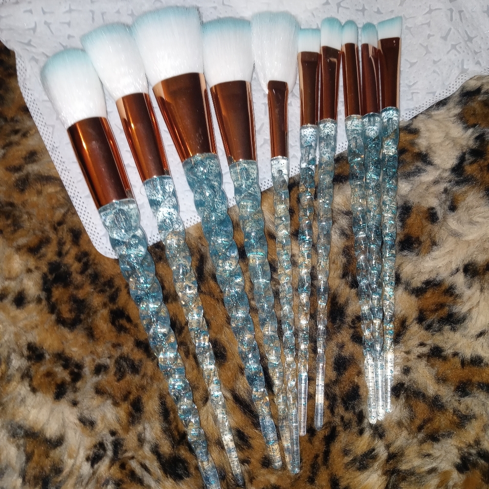 Makeup brushes